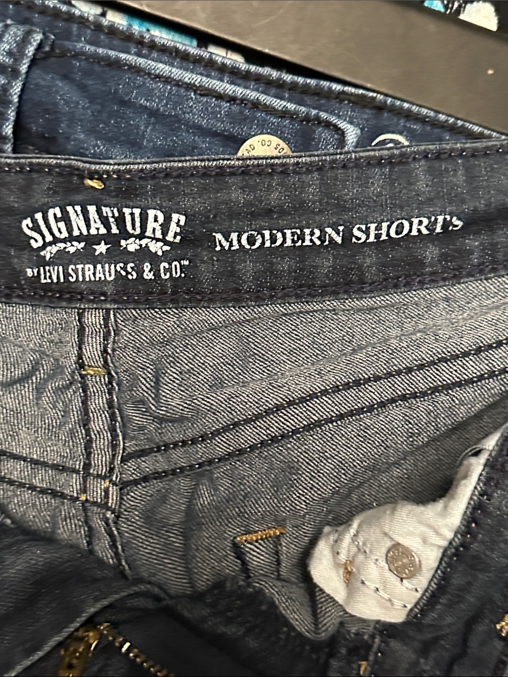 🚨4/$20🚨 Signature by Levi Strauss Dark Wash Denim Women's Shorts - Picture 3 of 5